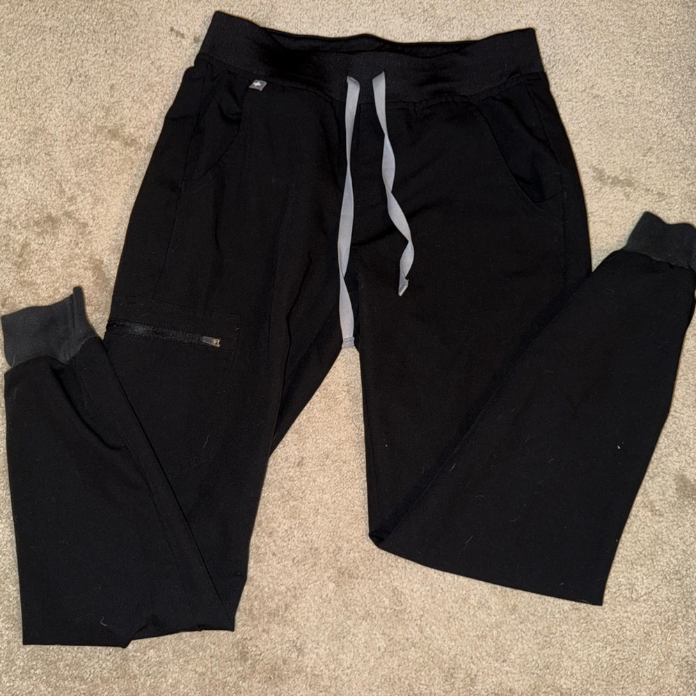 FIGS Jogger Style Scrub Pants